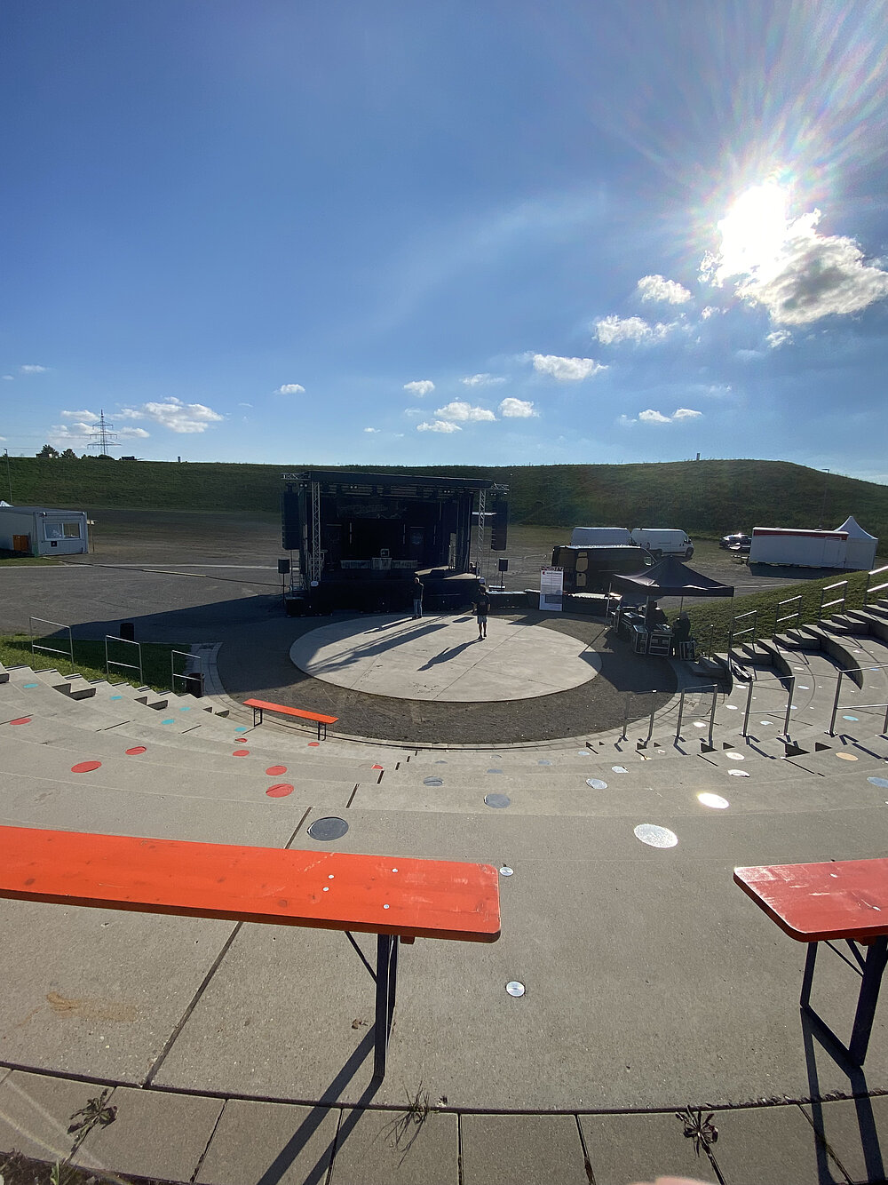 Open Air Location mit Bierbank