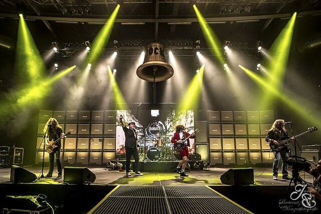 Barock Europas grösste AC/DC Tribute Show für Veranstaltung buchen